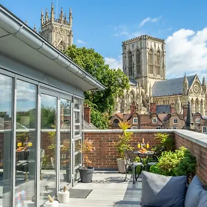 11 Stonegate Court York
